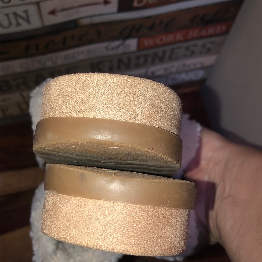 VGUC stars above Cream Faux-Shearling Slide Sandals - Picture 6 of 8